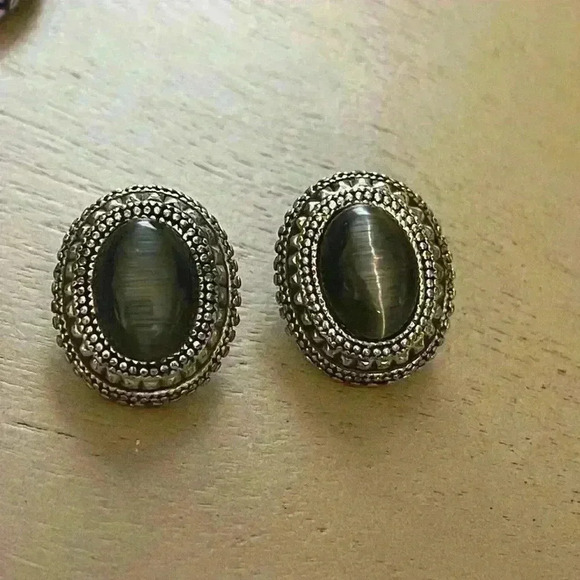 vintage  earrings and necklace - Picture 7 of 9